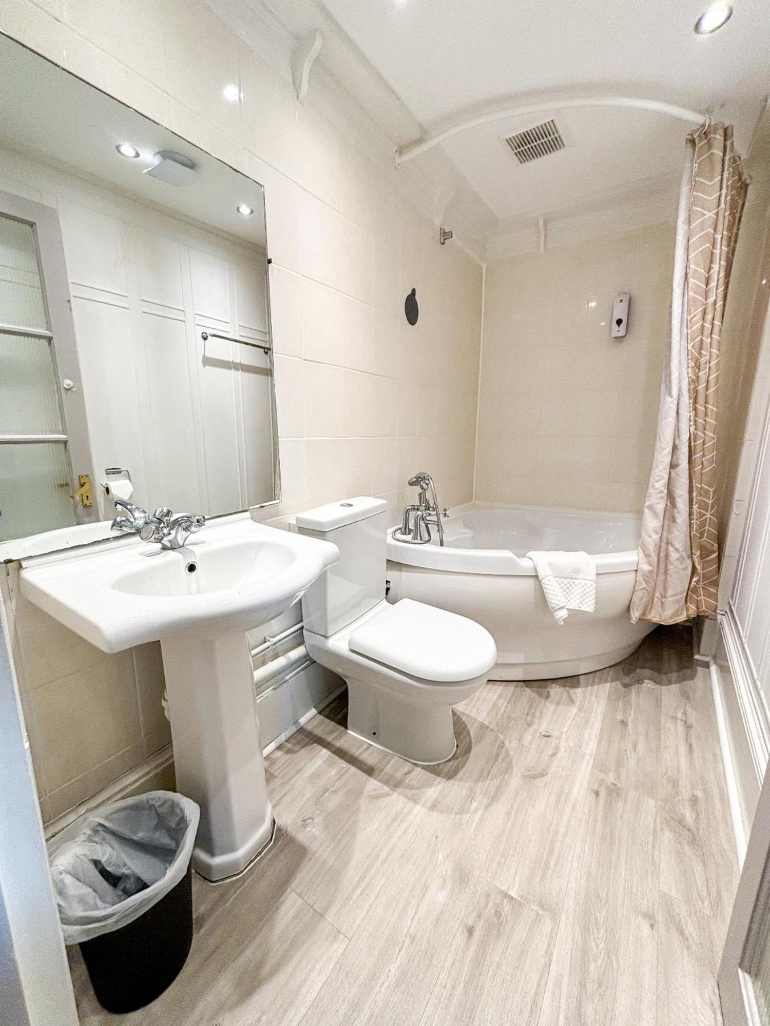 Junior Suite,1574707136:JPEG